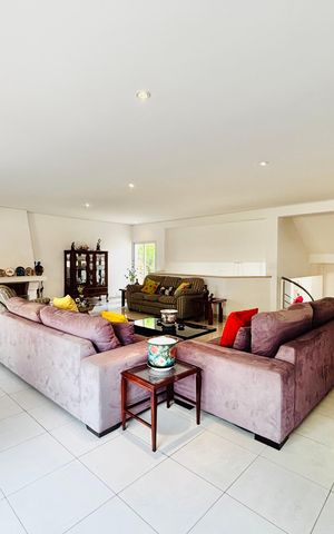 Casa à venda com 570m², 4 quartos e 4 vagas Casa à venda com 570m², 4 quartos e 4 vagasSala 1