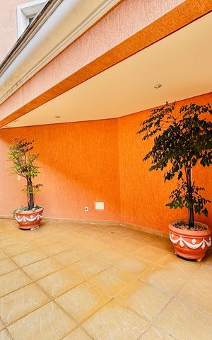 Casa à venda com 570m², 4 quartos e 4 vagas Casa à venda com 570m², 4 quartos e 4 vagasÁrea externa