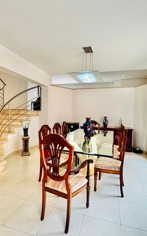 Casa à venda com 570m², 4 quartos e 4 vagas Casa à venda com 570m², 4 quartos e 4 vagasCopa