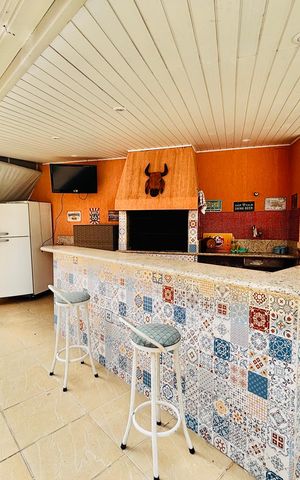 Casa à venda com 570m², 4 quartos e 4 vagas Casa à venda com 570m², 4 quartos e 4 vagasÁrea externa
