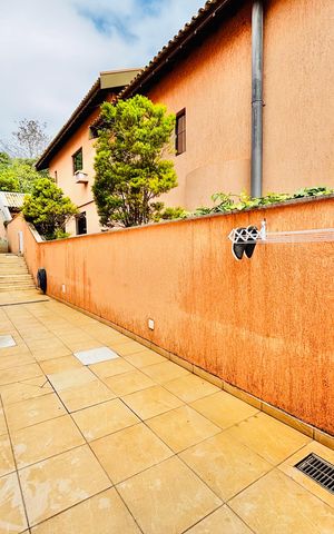 Casa à venda com 570m², 4 quartos e 4 vagas Casa à venda com 570m², 4 quartos e 4 vagasÁrea externa