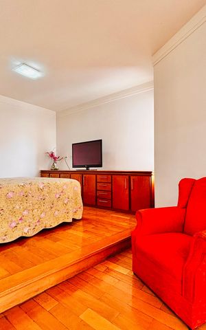 Casa à venda com 570m², 4 quartos e 4 vagas Casa à venda com 570m², 4 quartos e 4 vagasSuíte 1
