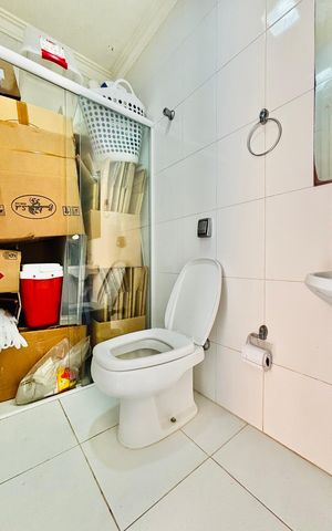Casa à venda com 570m², 4 quartos e 4 vagas Casa à venda com 570m², 4 quartos e 4 vagasBanheiro de serviço