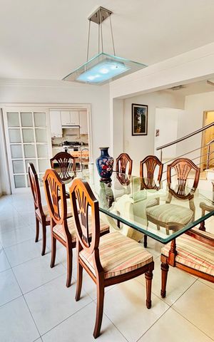 Casa à venda com 570m², 4 quartos e 4 vagas Casa à venda com 570m², 4 quartos e 4 vagasCopa