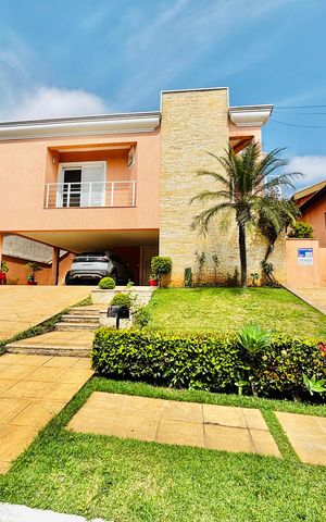 Casa à venda com 570m², 4 quartos e 4 vagas Casa à venda com 570m², 4 quartos e 4 vagasFachada