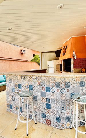 Casa à venda com 570m², 4 quartos e 4 vagas Casa à venda com 570m², 4 quartos e 4 vagasÁrea externa