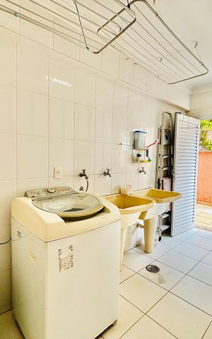 Casa à venda com 570m², 4 quartos e 4 vagas Casa à venda com 570m², 4 quartos e 4 vagasÁrea de serviço