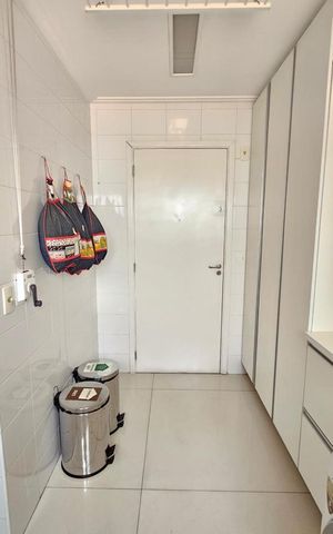 Apartamento à venda com 136m², 3 quartos e 3 vagas Apartamento à venda com 136m², 3 quartos e 3 vagasÁrea de serviço
