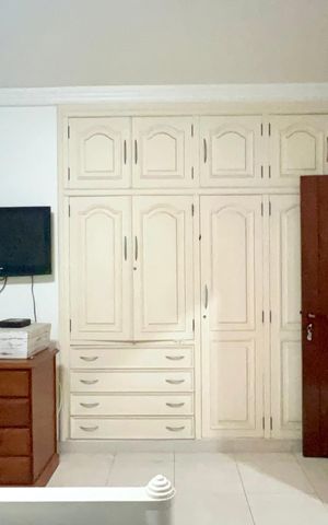 Casa à venda com 580m², 3 quartos e 5 vagasSuite