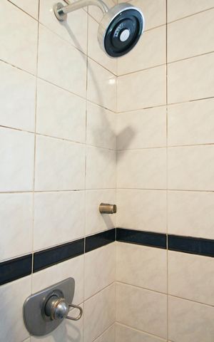 Apartamento à venda com 209m², 2 quartos e 2 vagas Apartamento à venda com 209m², 2 quartos e 2 vagasBanheiro da Suíte