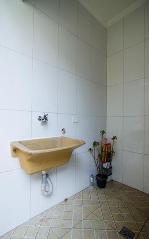 Casa à venda com 75m², 3 quartos e 2 vagasÁrea de Serviço