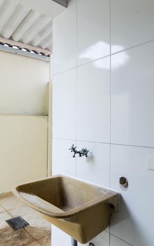Casa à venda com 75m², 3 quartos e 2 vagasÁrea de Serviço