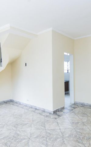 Casa à venda com 75m², 3 quartos e 2 vagasSala