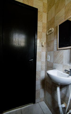 Casa à venda com 75m², 3 quartos e 2 vagasBanheiro 