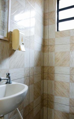 Casa à venda com 75m², 3 quartos e 2 vagasBanheiro 