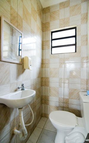 Casa à venda com 75m², 3 quartos e 2 vagasBanheiro 