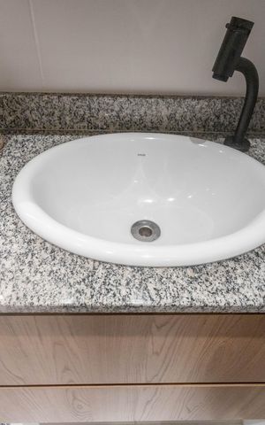 Apartamento à venda com 51m², 2 quartos e 1 vaga Apartamento à venda com 51m², 2 quartos e 1 vagaBanheiro social
