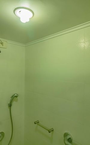 Apartamento à venda com 120m², 3 quartos e 2 vagas Apartamento à venda com 120m², 3 quartos e 2 vagasBanheiro da Suíte