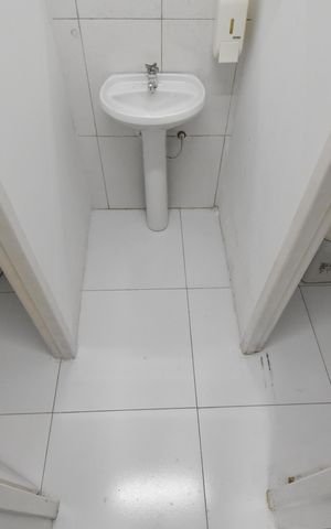 Casa à venda com 420m², 5 quartos e 4 vagasBanheiro 2