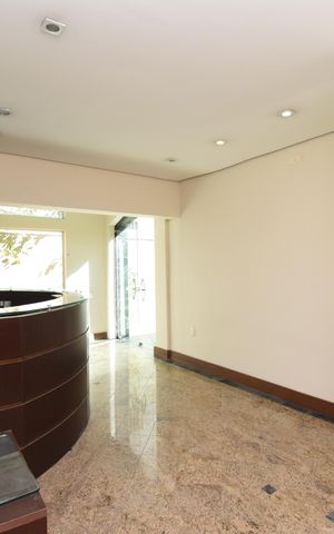 Casa à venda com 420m², 5 quartos e 4 vagasSala 7