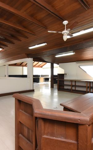 Casa à venda com 420m², 5 quartos e 4 vagasÁtico