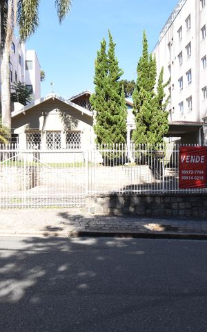 Casa à venda com 420m², 5 quartos e 4 vagasFachada