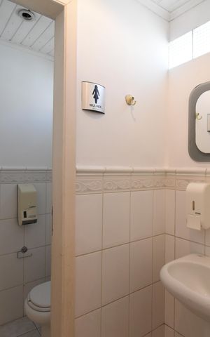 Casa à venda com 420m², 5 quartos e 4 vagasBanheiro do Ático