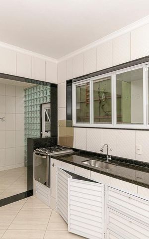 Casa à venda com 240m², 3 quartos e 3 vagas Casa à venda com 240m², 3 quartos e 3 vagasCozinha