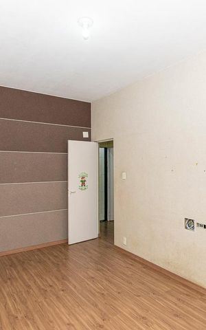 Casa à venda com 240m², 3 quartos e 3 vagas Casa à venda com 240m², 3 quartos e 3 vagasQuarto 1