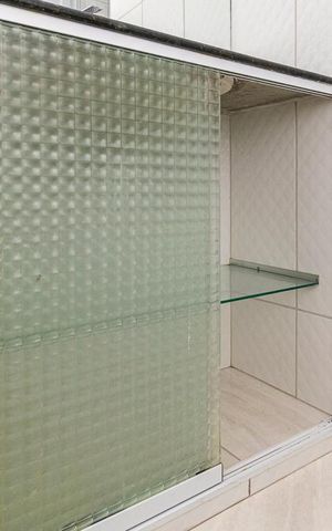Casa à venda com 240m², 3 quartos e 3 vagas Casa à venda com 240m², 3 quartos e 3 vagasBanheiro Social