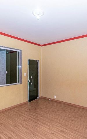 Casa à venda com 240m², 3 quartos e 3 vagas Casa à venda com 240m², 3 quartos e 3 vagasSala