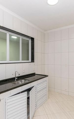 Casa à venda com 240m², 3 quartos e 3 vagas Casa à venda com 240m², 3 quartos e 3 vagasCozinha