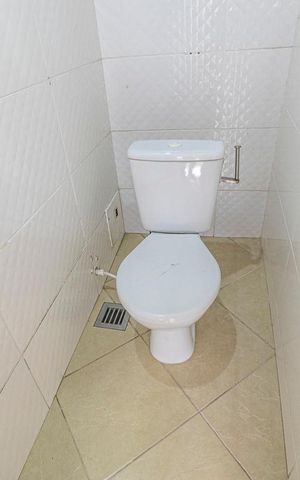 Casa à venda com 240m², 3 quartos e 3 vagas Casa à venda com 240m², 3 quartos e 3 vagasBanheiro