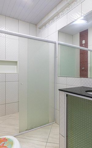 Casa à venda com 240m², 3 quartos e 3 vagas Casa à venda com 240m², 3 quartos e 3 vagasBanheiro Social