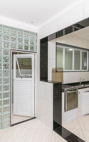 Casa à venda com 240m², 3 quartos e 3 vagas Casa à venda com 240m², 3 quartos e 3 vagasCopa