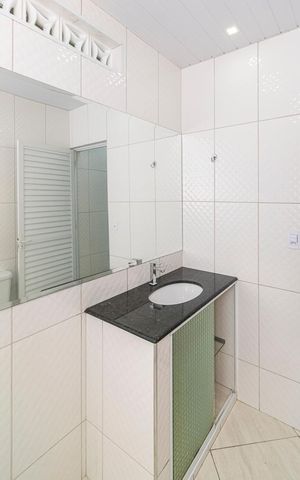 Casa à venda com 240m², 3 quartos e 3 vagas Casa à venda com 240m², 3 quartos e 3 vagasBanheiro Social