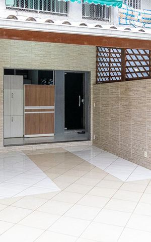 Casa à venda com 240m², 3 quartos e 3 vagas Casa à venda com 240m², 3 quartos e 3 vagasVaranda