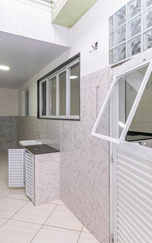 Casa à venda com 240m², 3 quartos e 3 vagas Casa à venda com 240m², 3 quartos e 3 vagasÁrea de Serviço