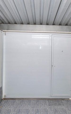 Casa à venda com 240m², 3 quartos e 3 vagas Casa à venda com 240m², 3 quartos e 3 vagasPortão da Garagem