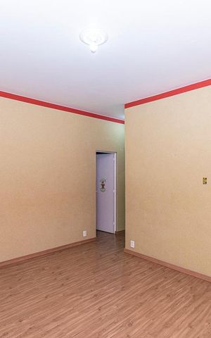 Casa à venda com 240m², 3 quartos e 3 vagas Casa à venda com 240m², 3 quartos e 3 vagasSala