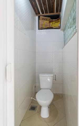 Casa à venda com 240m², 3 quartos e 3 vagas Casa à venda com 240m², 3 quartos e 3 vagasBanheiro