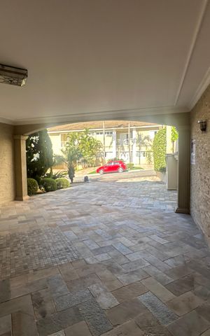 Casa de condomínio à venda com 675m², 4 quartos e 4 vagas Casa de condomínio à venda com 675m², 4 quartos e 4 vagasGaragem