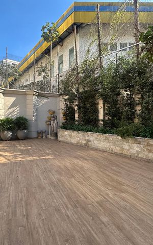Casa de condomínio à venda com 675m², 4 quartos e 4 vagas Casa de condomínio à venda com 675m², 4 quartos e 4 vagasQuintal
