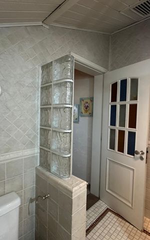 Casa de condomínio à venda com 675m², 4 quartos e 4 vagas Casa de condomínio à venda com 675m², 4 quartos e 4 vagasBanheiro 1