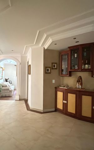 Casa de condomínio à venda com 675m², 4 quartos e 4 vagas Casa de condomínio à venda com 675m², 4 quartos e 4 vagasÁrea comum