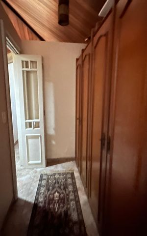 Casa de condomínio à venda com 675m², 4 quartos e 4 vagas Casa de condomínio à venda com 675m², 4 quartos e 4 vagasSótão