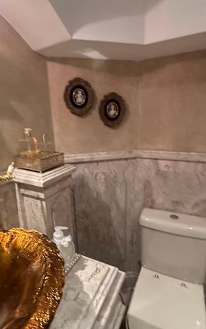 Casa de condomínio à venda com 675m², 4 quartos e 4 vagas Casa de condomínio à venda com 675m², 4 quartos e 4 vagasLavabo