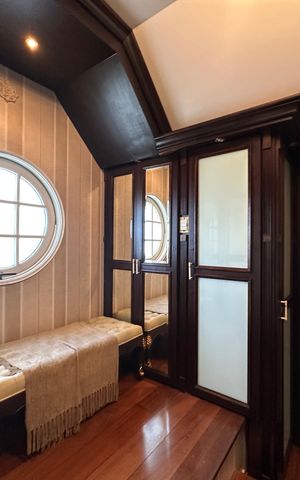 Casa de condomínio à venda com 675m², 4 quartos e 4 vagas Casa de condomínio à venda com 675m², 4 quartos e 4 vagasCloset da suíte 2