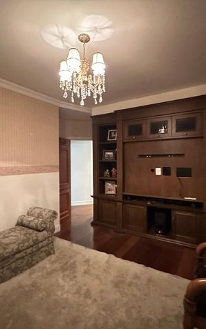 Casa de condomínio à venda com 675m², 4 quartos e 4 vagas Casa de condomínio à venda com 675m², 4 quartos e 4 vagasSala de TV
