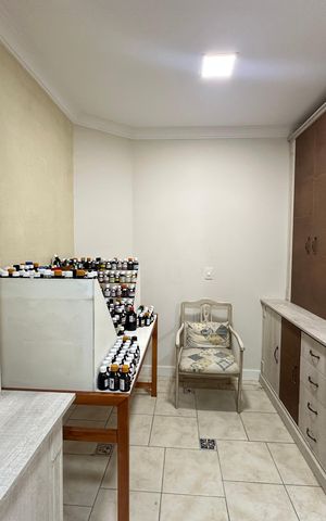 Casa de condomínio à venda com 675m², 4 quartos e 4 vagas Casa de condomínio à venda com 675m², 4 quartos e 4 vagasOficina